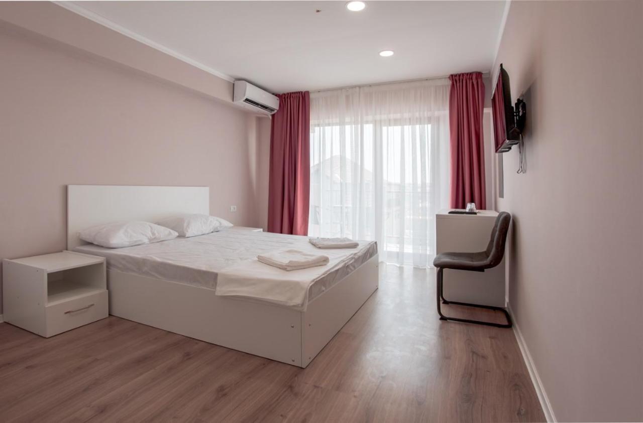 Pensiunea Riviera คอสติเนช ภายนอก รูปภาพ