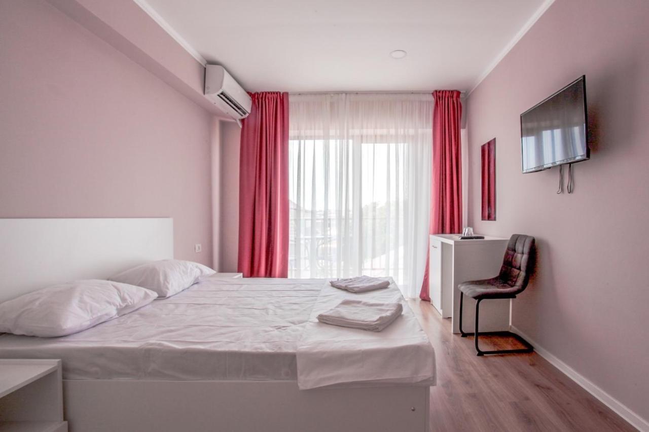 Pensiunea Riviera คอสติเนช ภายนอก รูปภาพ