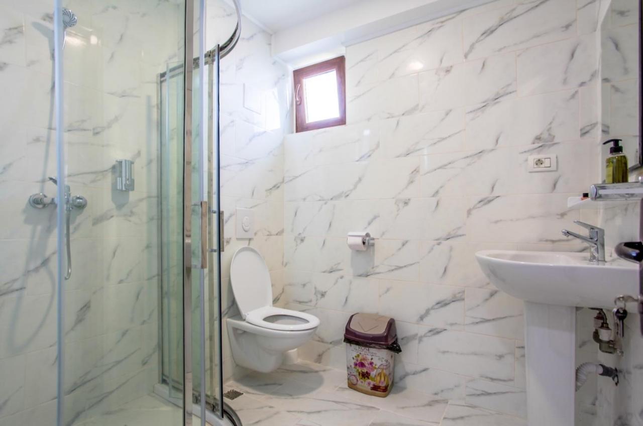 Pensiunea Riviera คอสติเนช ภายนอก รูปภาพ