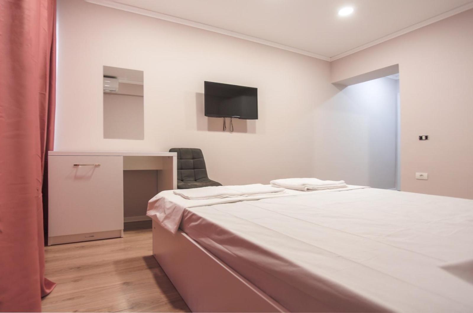 Pensiunea Riviera คอสติเนช ภายนอก รูปภาพ