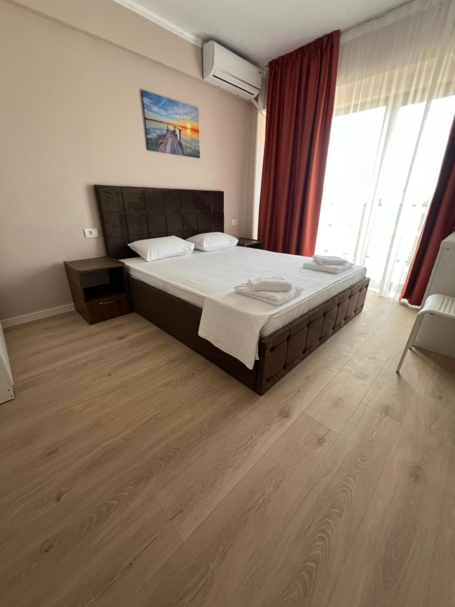 Pensiunea Riviera คอสติเนช ภายนอก รูปภาพ