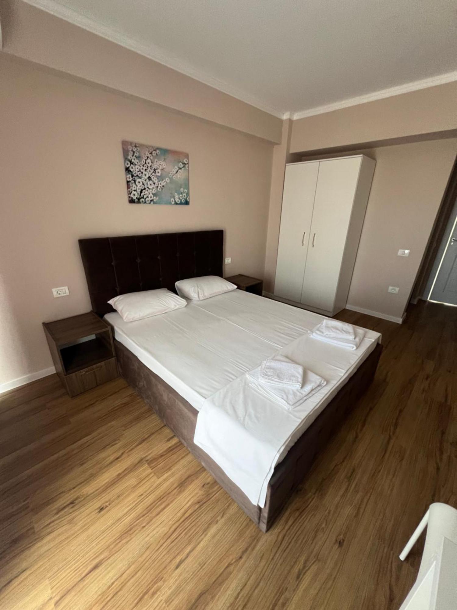 Pensiunea Riviera คอสติเนช ภายนอก รูปภาพ